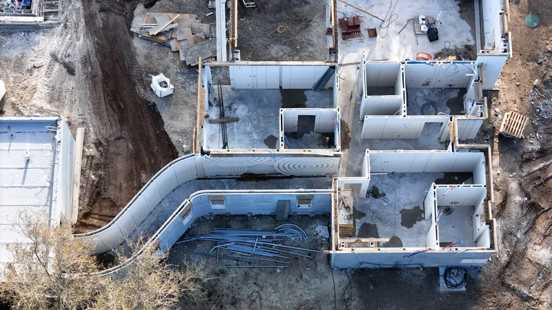 Overhead view of printed walls forming a long serpentine curve.